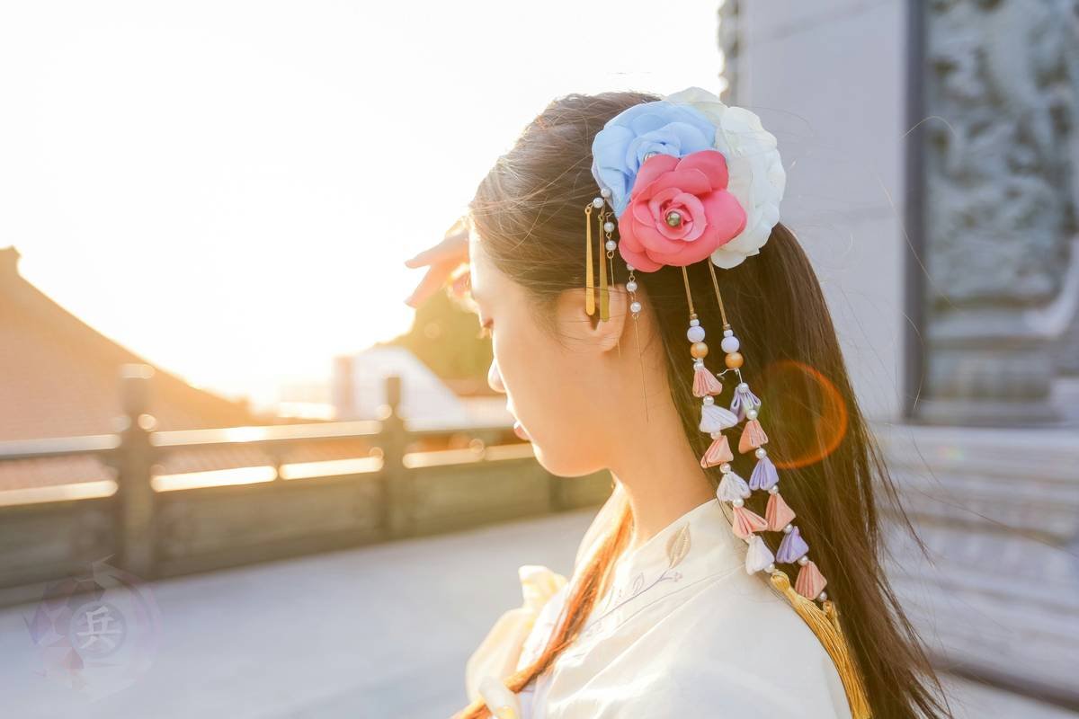 Easy Accessorizing: How Hair Bands Can Instantly Elevate Your Look (Without the Fuss)